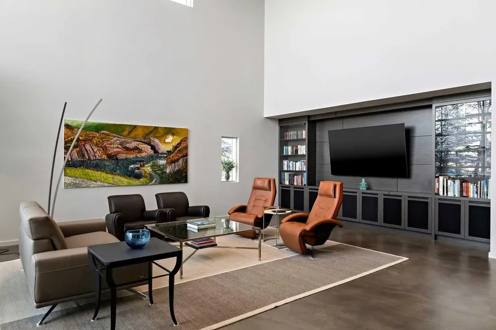 25 Posthill Drive SW Calgary AB T3H 0A8