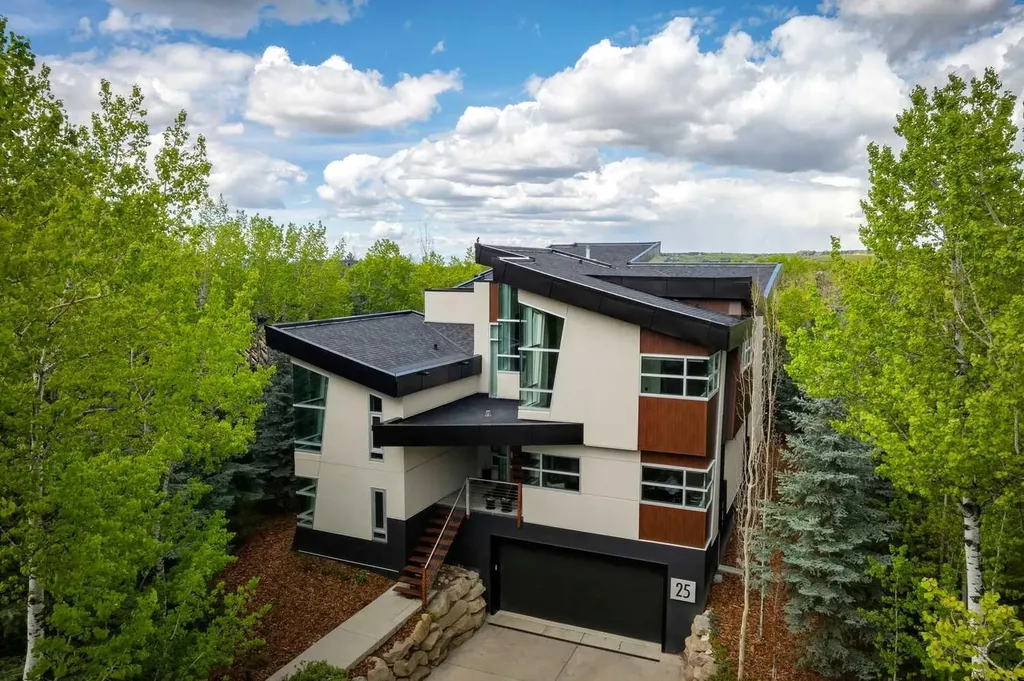 25 Posthill Drive SW Calgary AB T3H 0A8