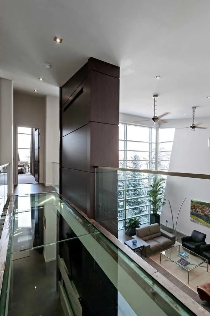 25 Posthill Drive SW Calgary AB T3H 0A8