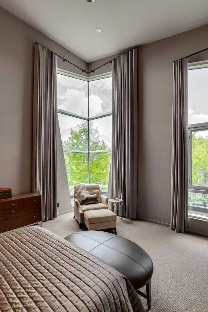 25 Posthill Drive SW Calgary AB T3H 0A8