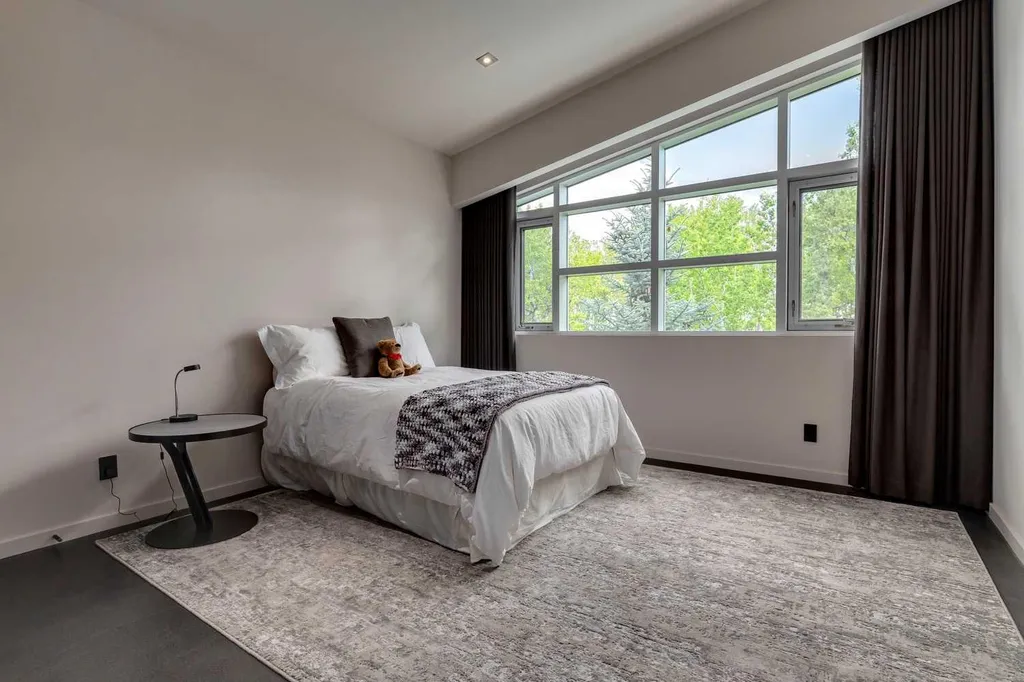 25 Posthill Drive SW Calgary AB T3H 0A8