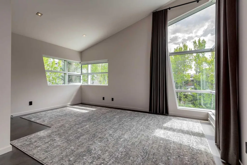 25 Posthill Drive SW Calgary AB T3H 0A8