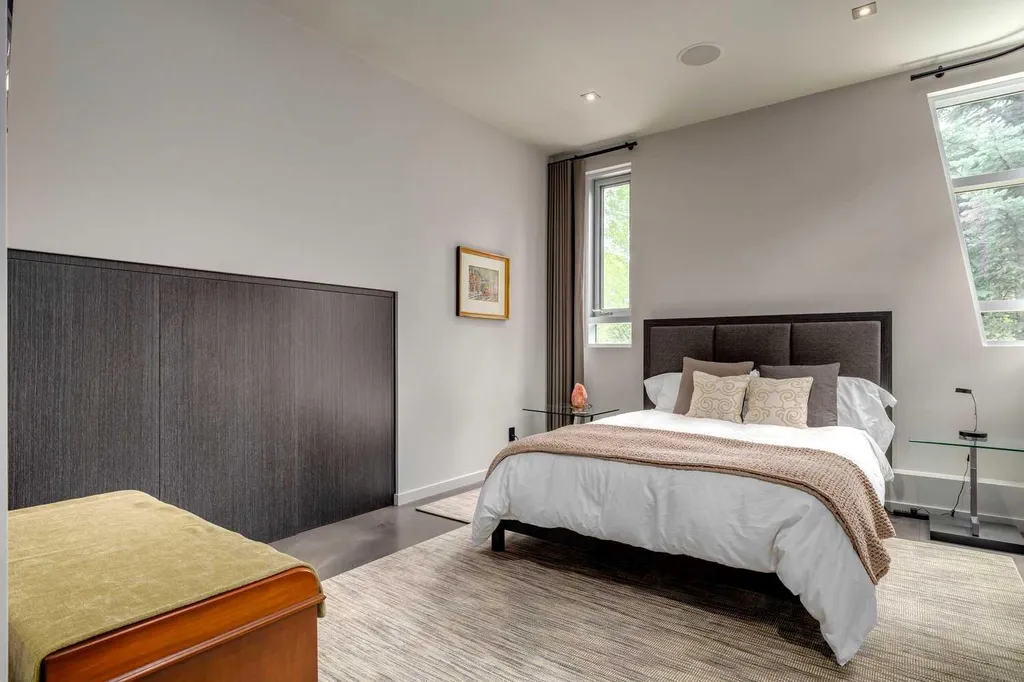 25 Posthill Drive SW Calgary AB T3H 0A8