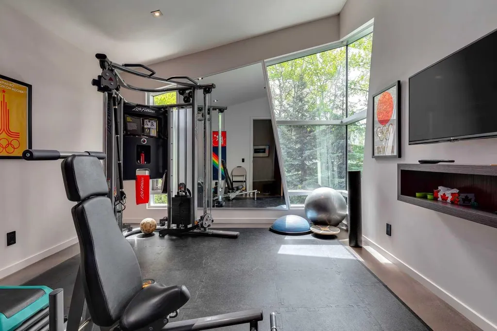 25 Posthill Drive SW Calgary AB T3H 0A8