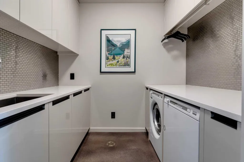 25 Posthill Drive SW Calgary AB T3H 0A8