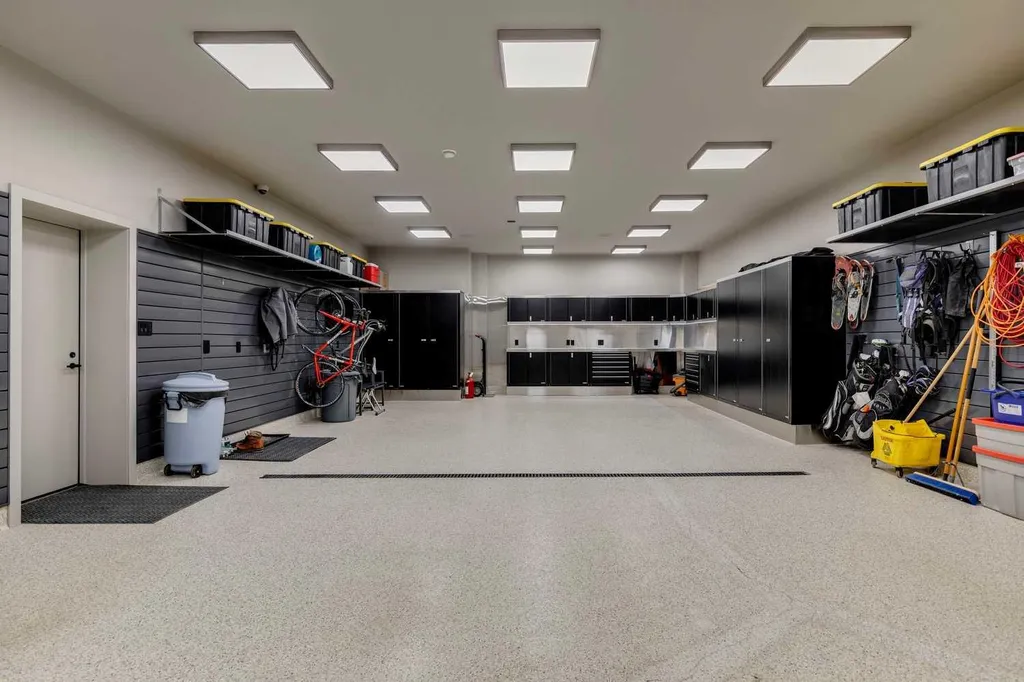 25 Posthill Drive SW Calgary AB T3H 0A8