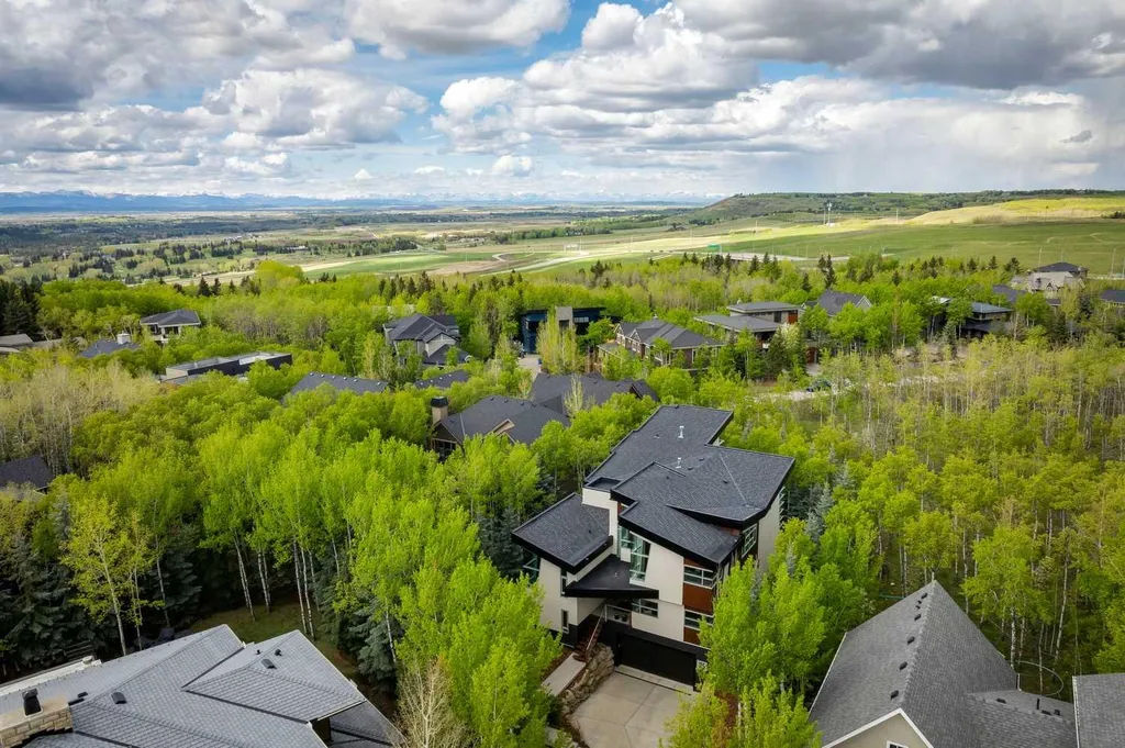 25 Posthill Drive SW Calgary AB T3H 0A8