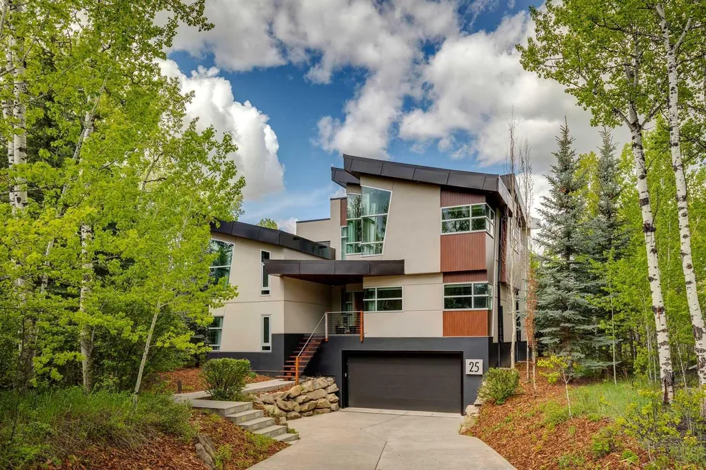 25 Posthill Drive SW Calgary AB T3H 0A8