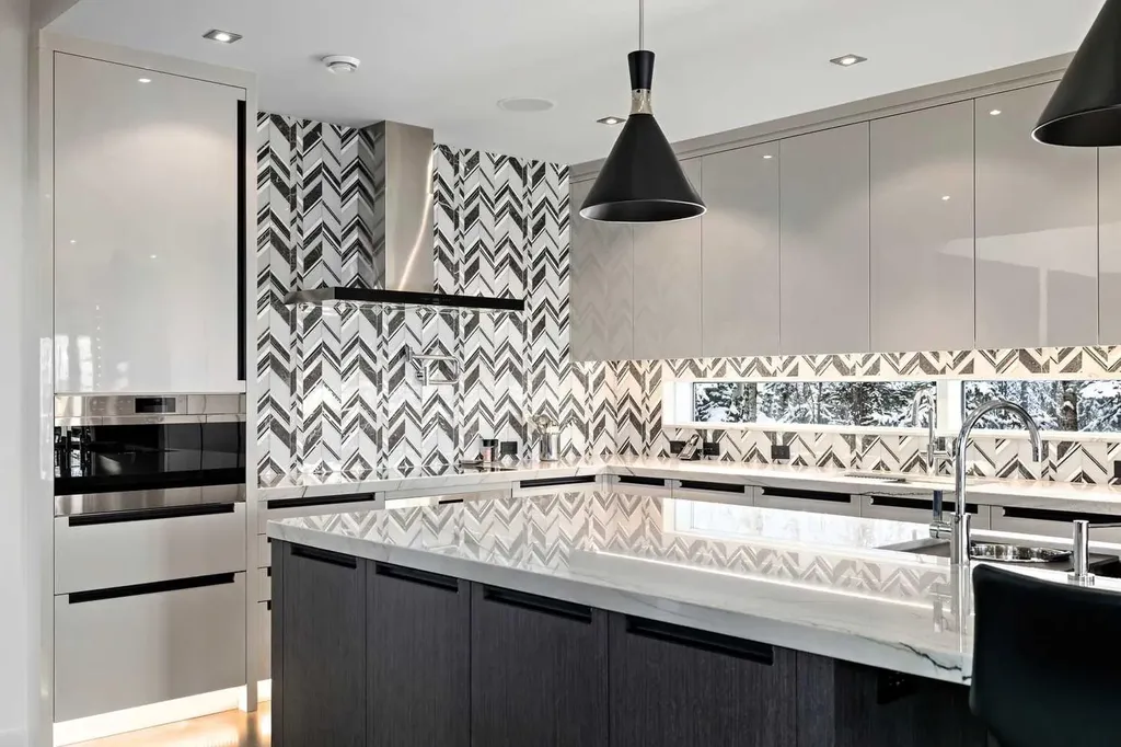 25 Posthill Drive SW Calgary AB T3H 0A8
