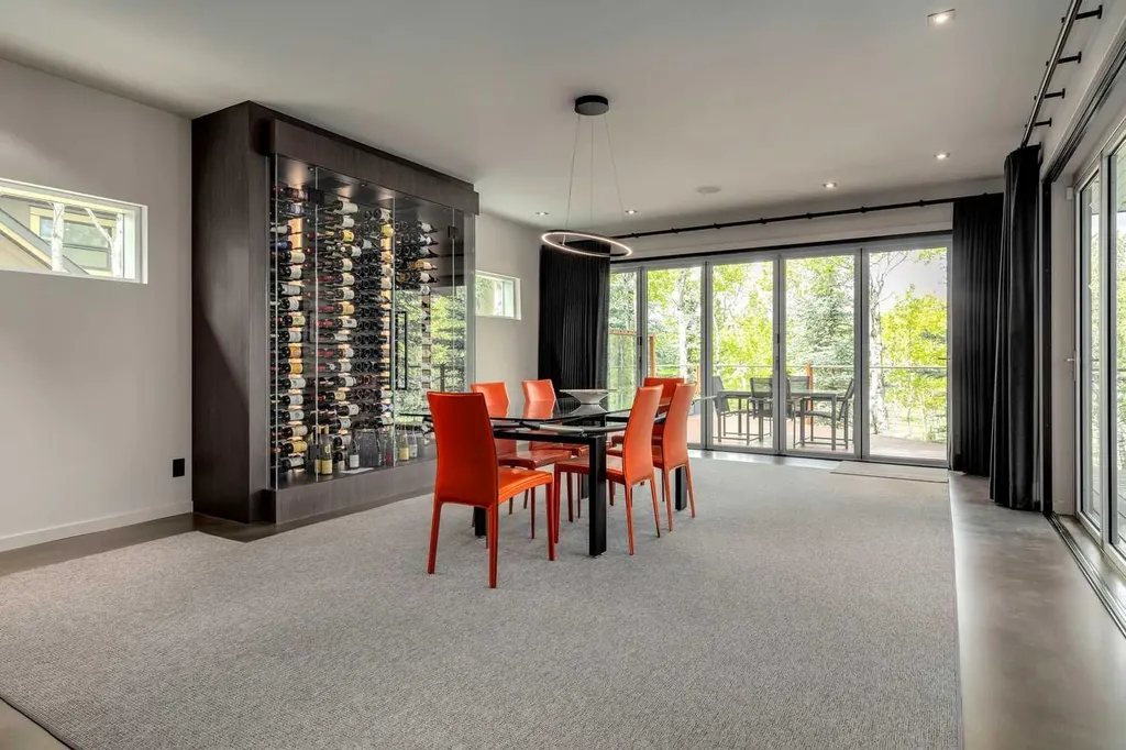 25 Posthill Drive SW Calgary AB T3H 0A8