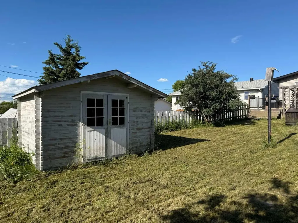 4816 51 Street Valleyview AB T0H 3N0
