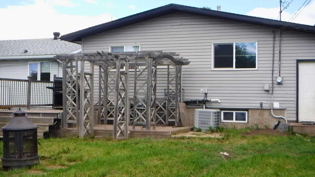 4816 51 Street Valleyview AB T0H 3N0