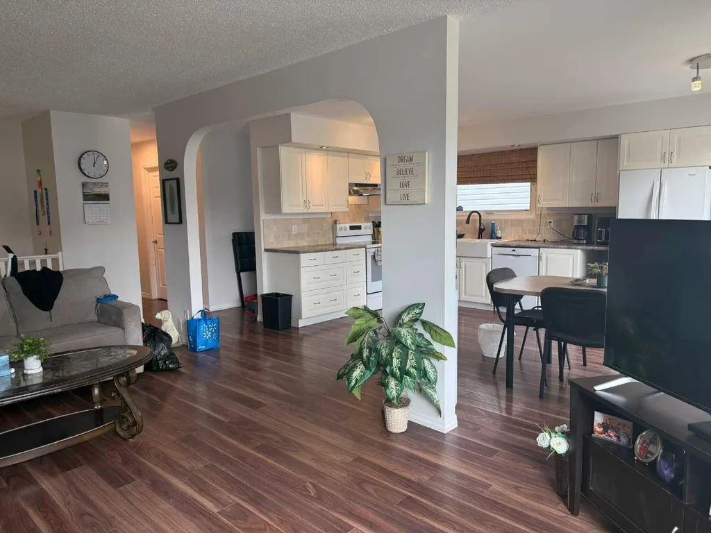 4816 51 Street Valleyview AB T0H 3N0