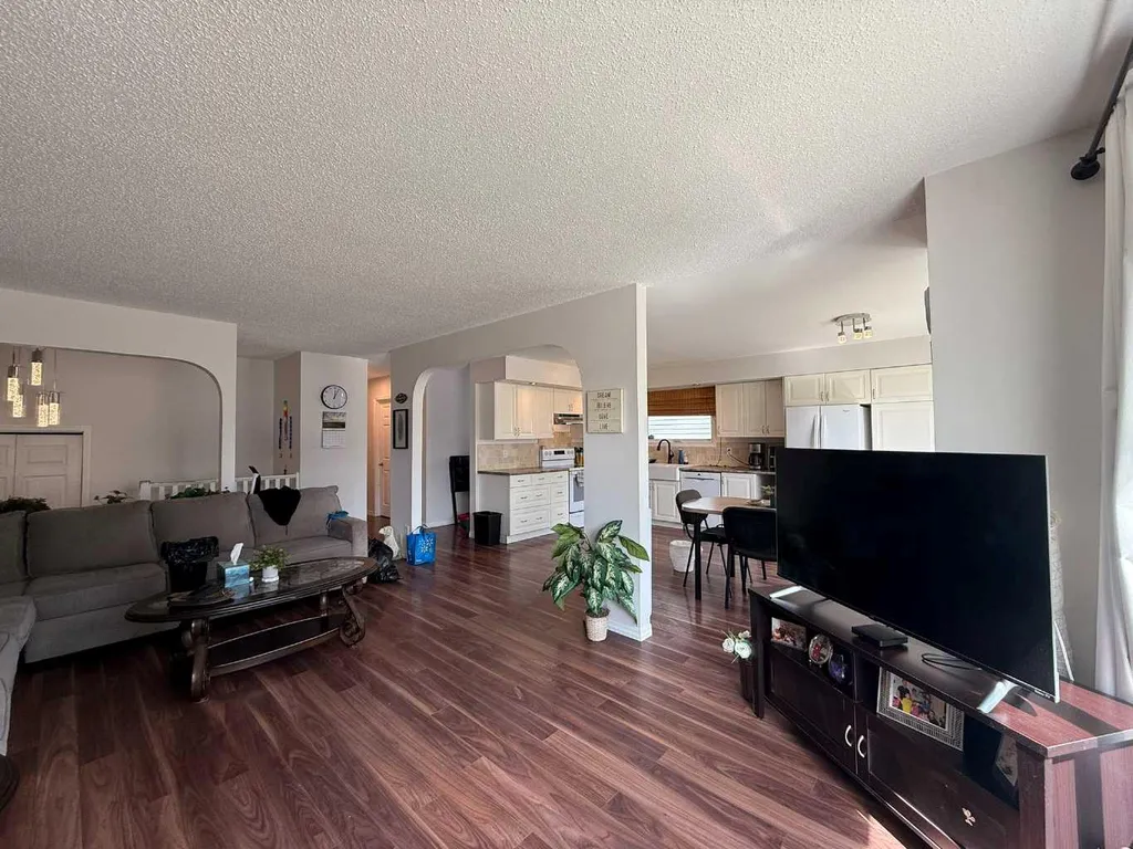 4816 51 Street Valleyview AB T0H 3N0