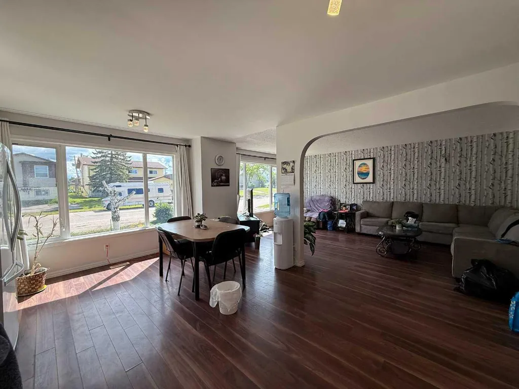 4816 51 Street Valleyview AB T0H 3N0