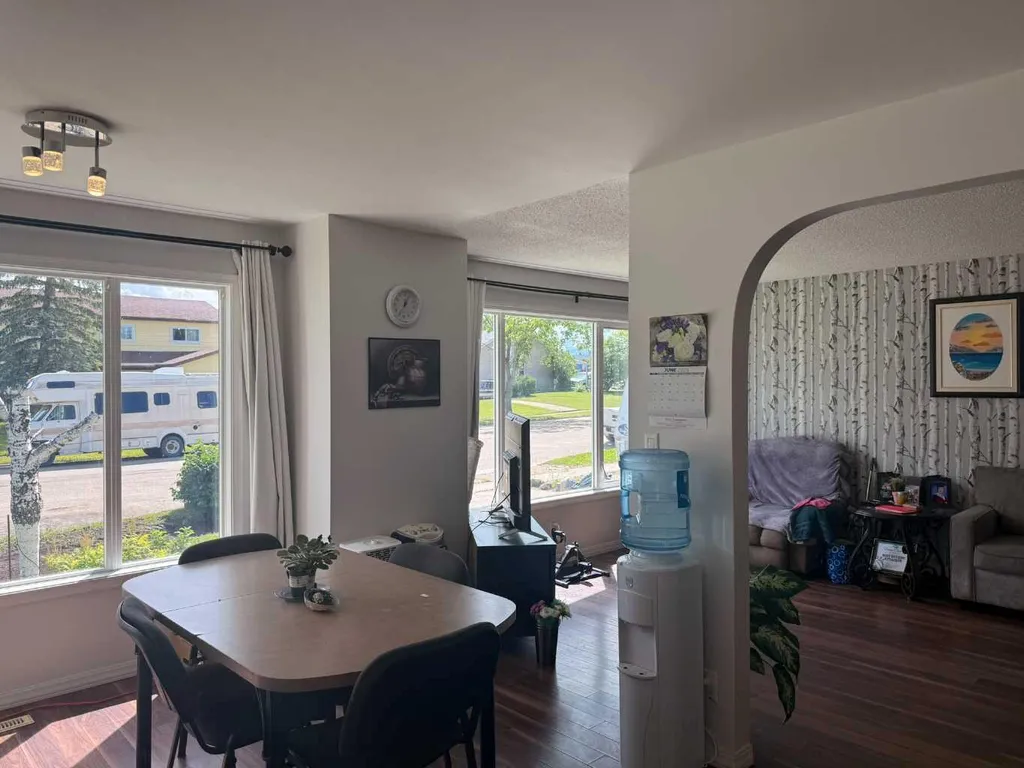 4816 51 Street Valleyview AB T0H 3N0