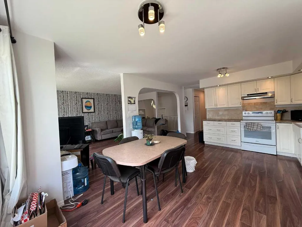 4816 51 Street Valleyview AB T0H 3N0