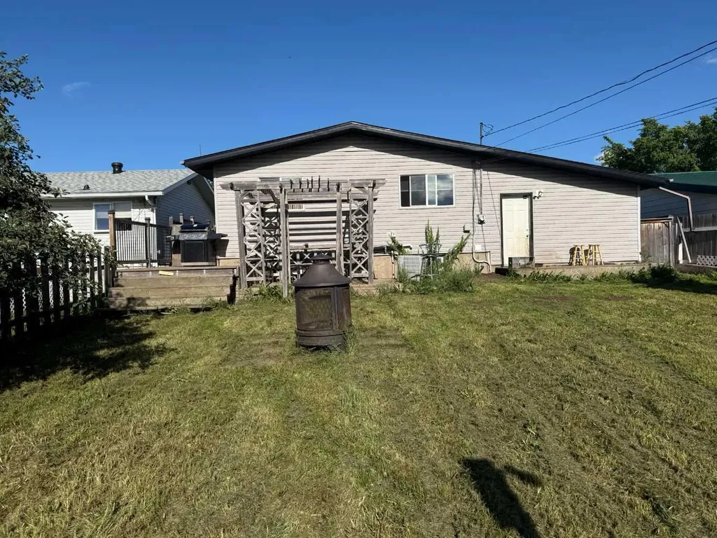 4816 51 Street Valleyview AB T0H 3N0