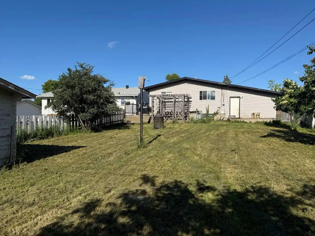 4816 51 Street Valleyview AB T0H 3N0