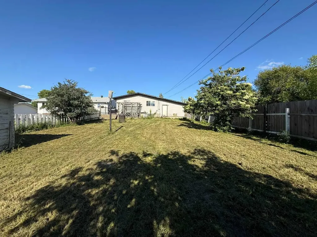 4816 51 Street Valleyview AB T0H 3N0