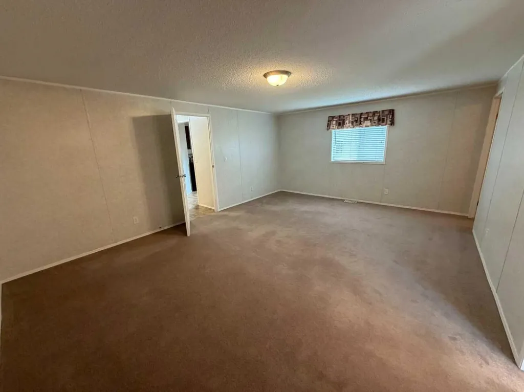 2 6205 54 Street Ponoka AB T4J 1M5