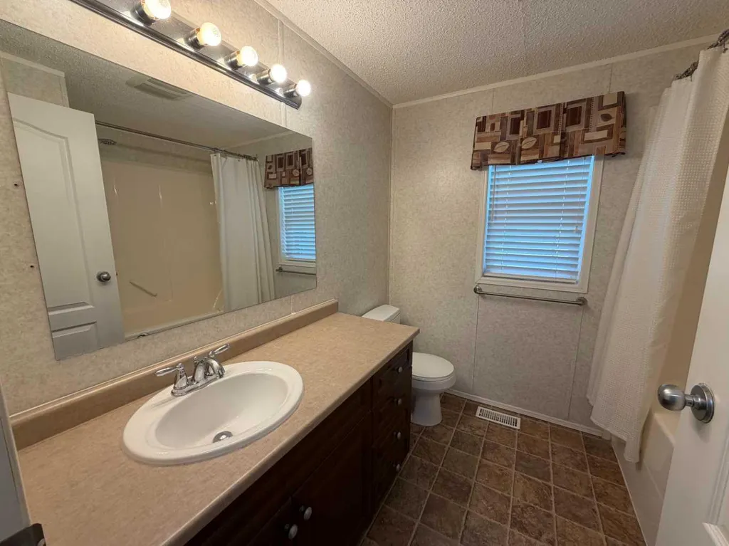2 6205 54 Street Ponoka AB T4J 1M5