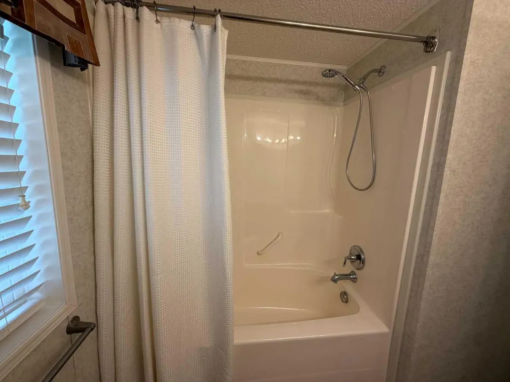 2 6205 54 Street Ponoka AB T4J 1M5