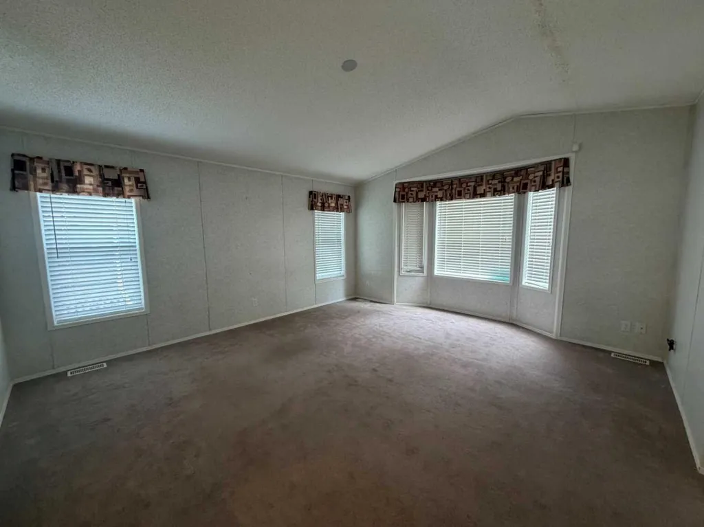 2 6205 54 Street Ponoka AB T4J 1M5