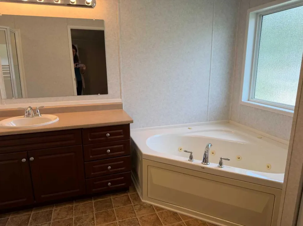 2 6205 54 Street Ponoka AB T4J 1M5
