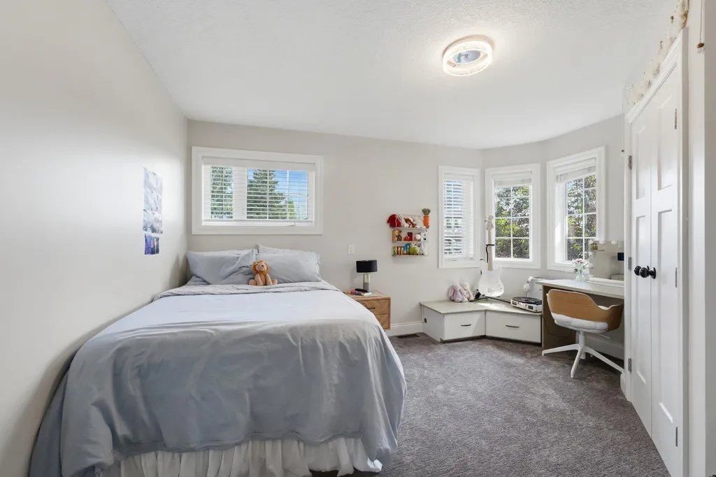 11 Alton Street Red Deer AB T4R 2H1