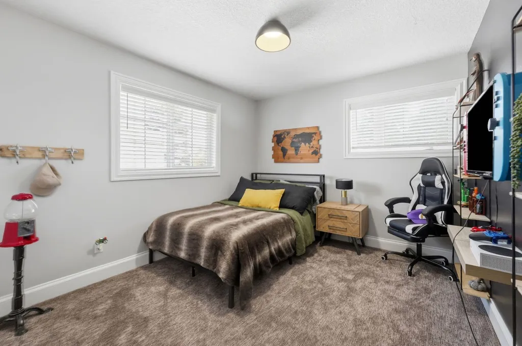 11 Alton Street Red Deer AB T4R 2H1