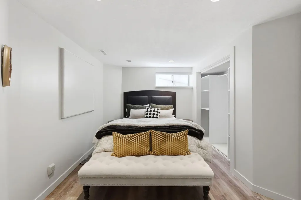 11 Alton Street Red Deer AB T4R 2H1