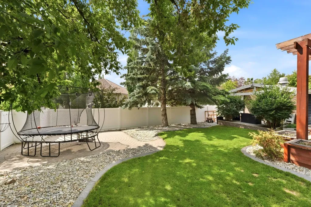 11 Alton Street Red Deer AB T4R 2H1