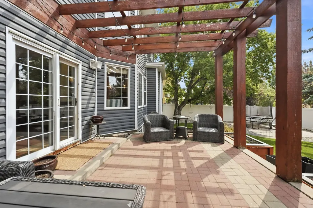 11 Alton Street Red Deer AB T4R 2H1