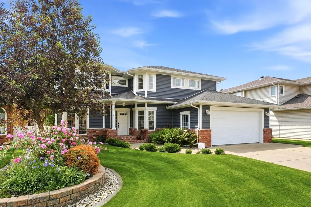 11 Alton Street Red Deer AB T4R 2H1