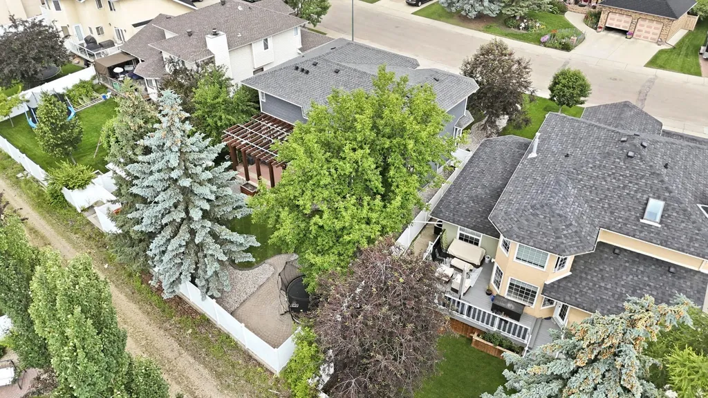 11 Alton Street Red Deer AB T4R 2H1