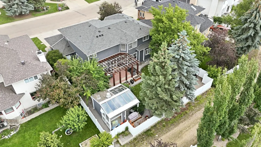 11 Alton Street Red Deer AB T4R 2H1