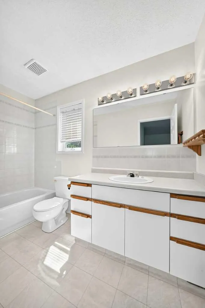 5 23 Avenue Close Bowden AB T0M 0K0