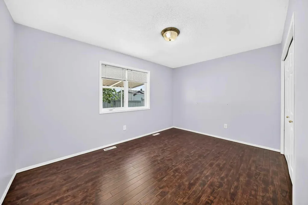 5 23 Avenue Close Bowden AB T0M 0K0