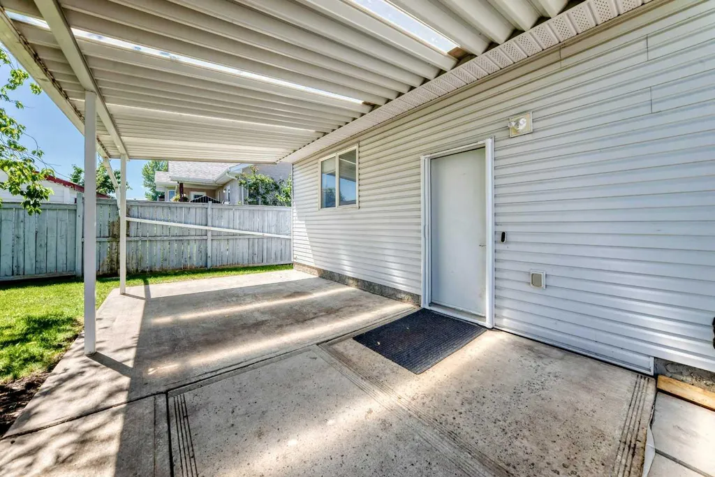 5 23 Avenue Close Bowden AB T0M 0K0