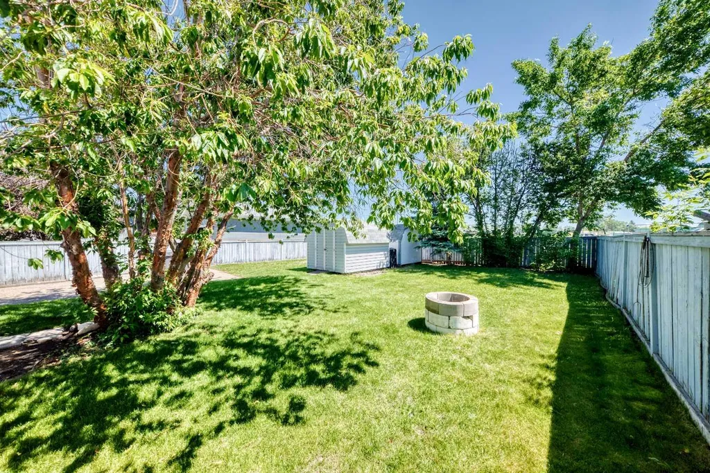 5 23 Avenue Close Bowden AB T0M 0K0