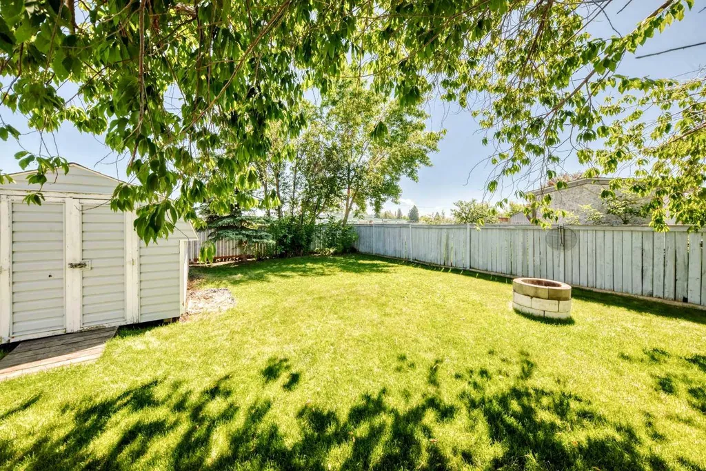 5 23 Avenue Close Bowden AB T0M 0K0
