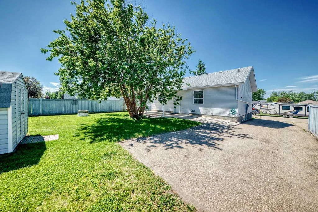5 23 Avenue Close Bowden AB T0M 0K0