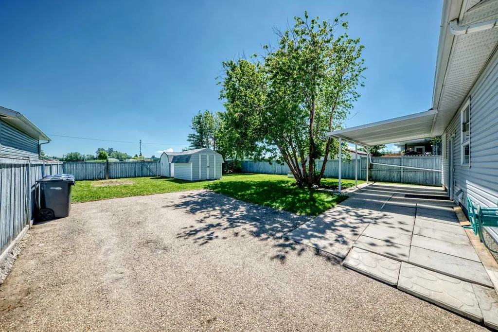 5 23 Avenue Close Bowden AB T0M 0K0