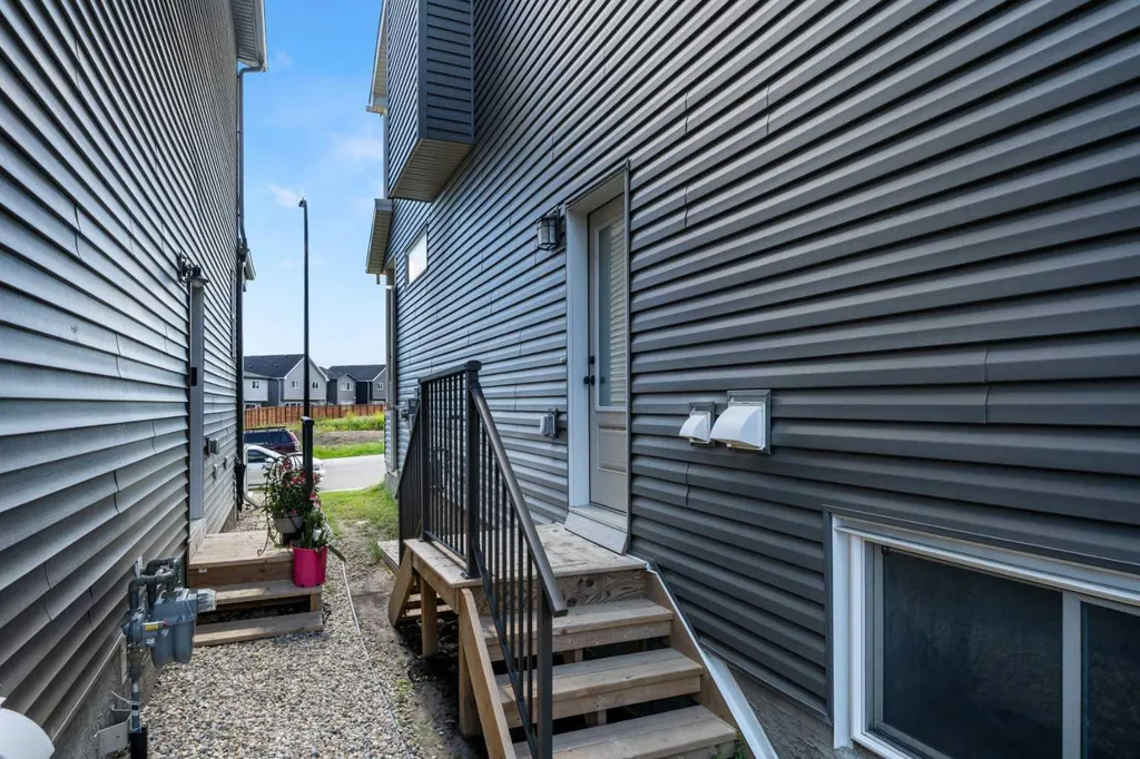 45 Herron Mews NE Calgary AB T3P 1Y1