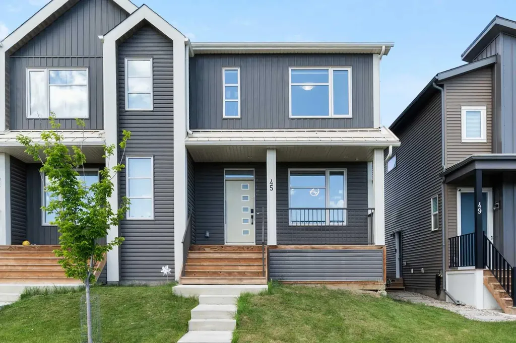 45 Herron Mews NE Calgary AB T3P 1Y1