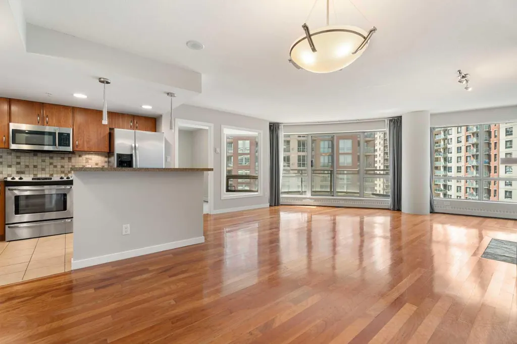 1088 6 Avenue SW Calgary AB T2P 5N3