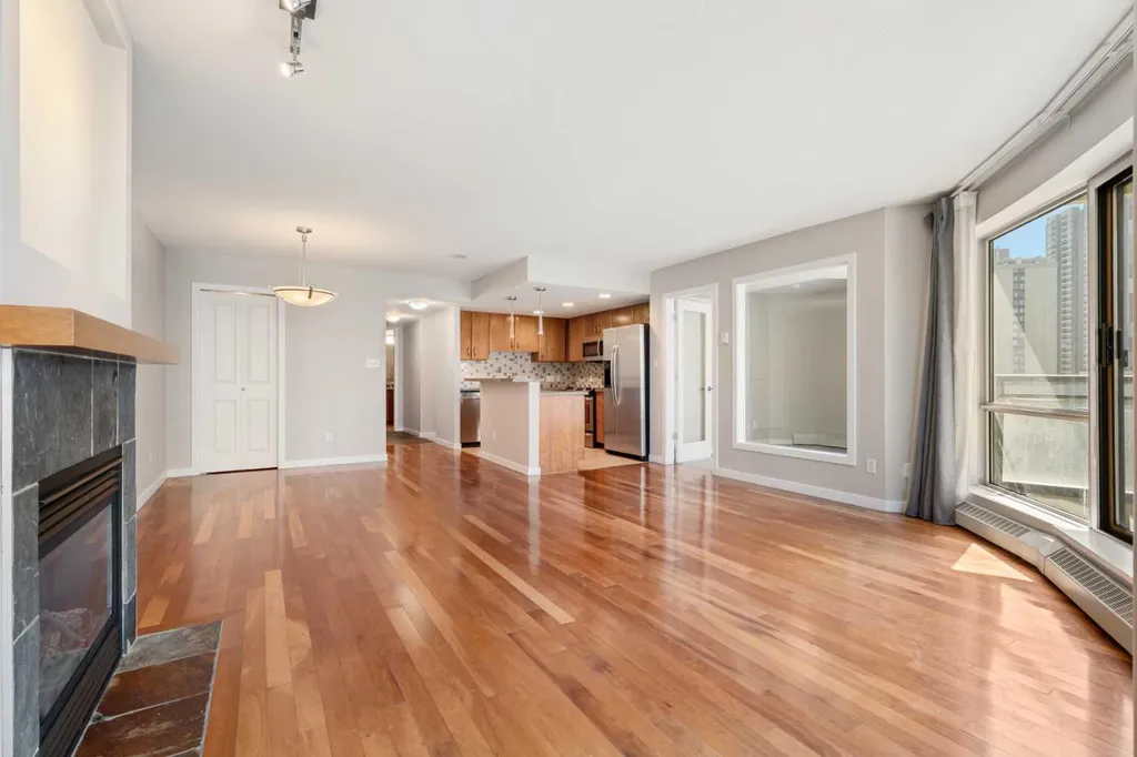 1088 6 Avenue SW Calgary AB T2P 5N3