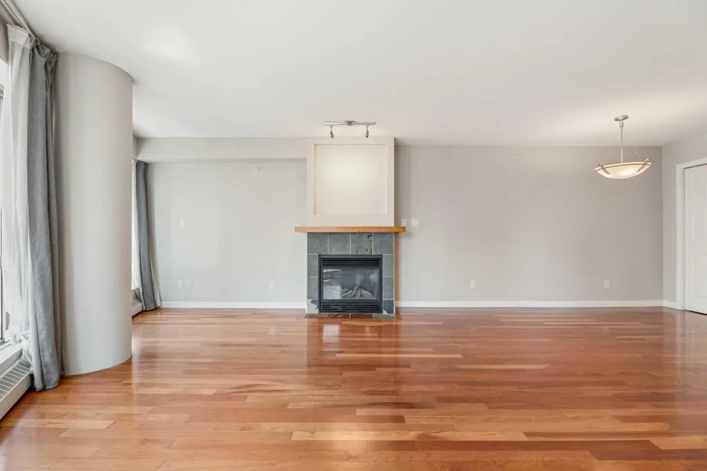 1088 6 Avenue SW Calgary AB T2P 5N3
