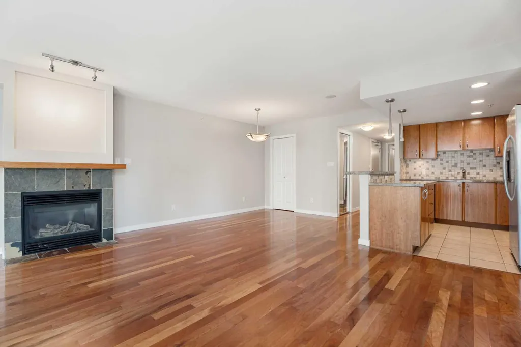1088 6 Avenue SW Calgary AB T2P 5N3